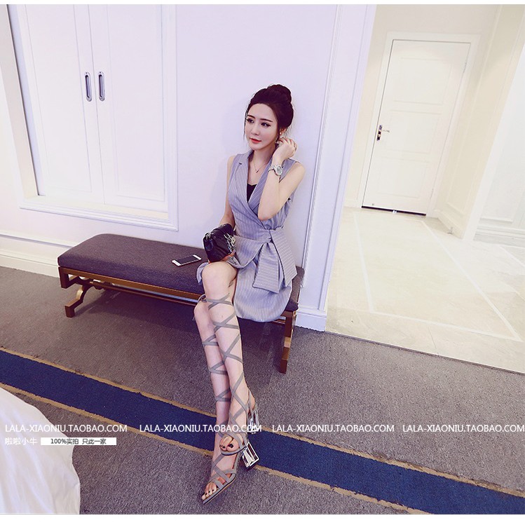 เสื้อคลุมทรงเดรส ใส่คลุมทำงานดูดีมากค่ะ ผูกเอวเรียบร้อย ผ้าใยสังเคราะห์เนื้อดี เทา