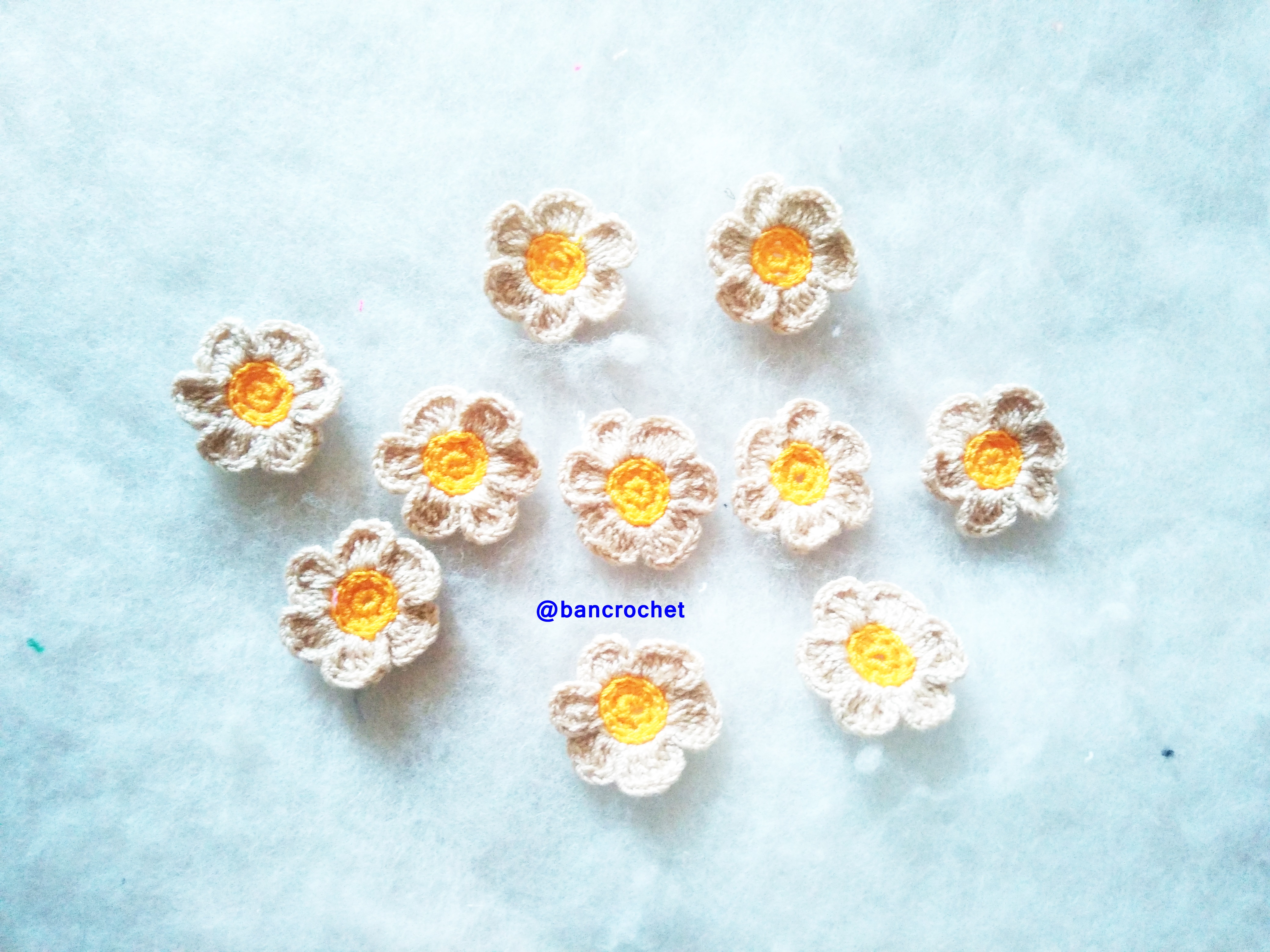 Bancrochet ดอกไม้ถักโครเชต์ crochet flowers ครีม 3 cm