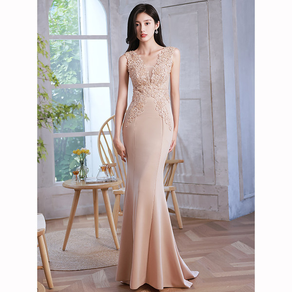 ชุดราตรี ชุดราตรีสวยหรู แบบ ทันสมัย Evening dress