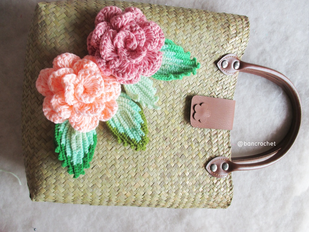 bancrochet กระเป๋ากระจูดสาน ประดับดอกไม้ ขนาด 12*4*18 นิ้ว basket weave bags ธรรมชาติ 12*4*18 นิ้ว