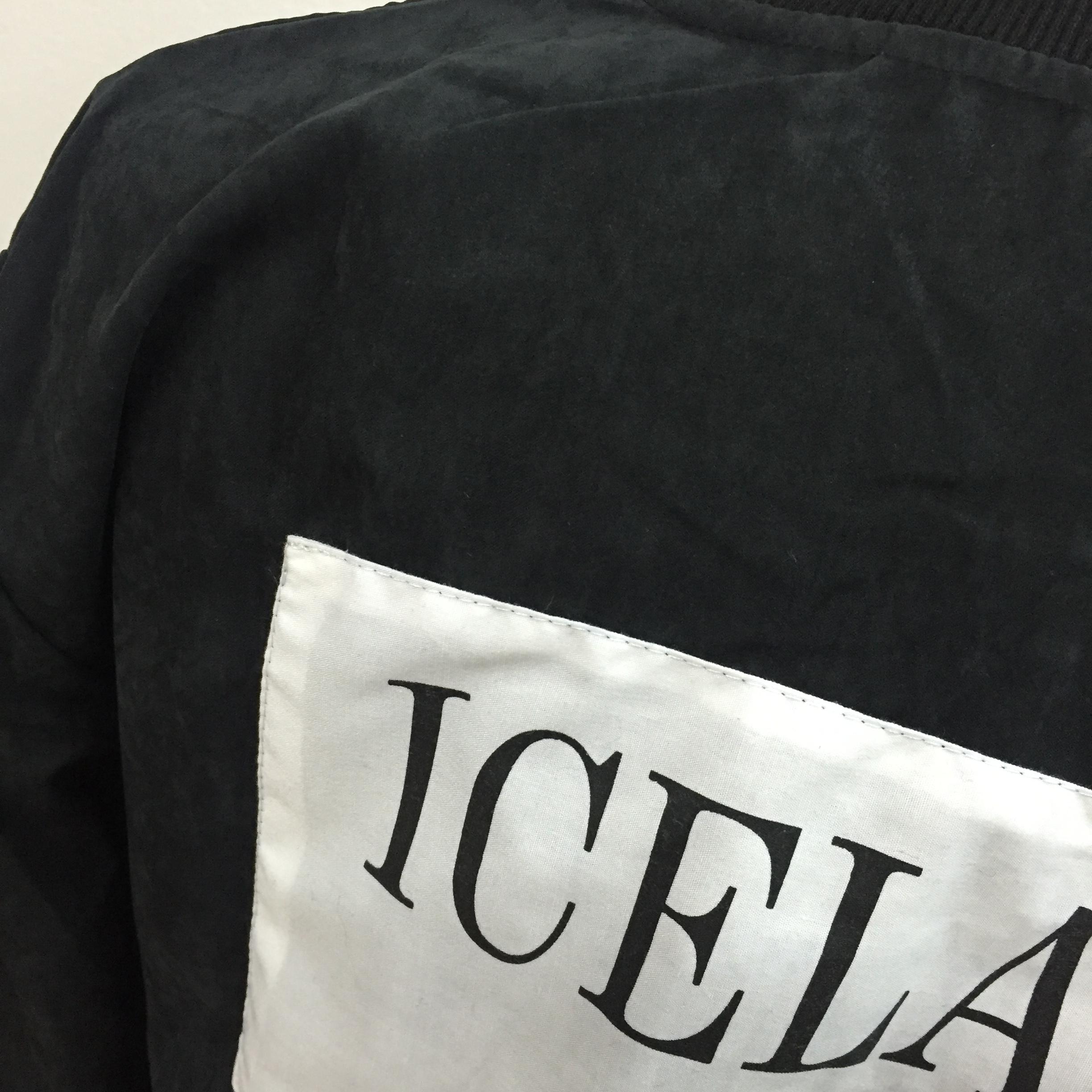 เสื้อคลุมเบสบอล เนื้อด้าน ไม่หนา ผ้ากันลมได้ดี แต่งลายด้านหลัง พร้อมส่ง