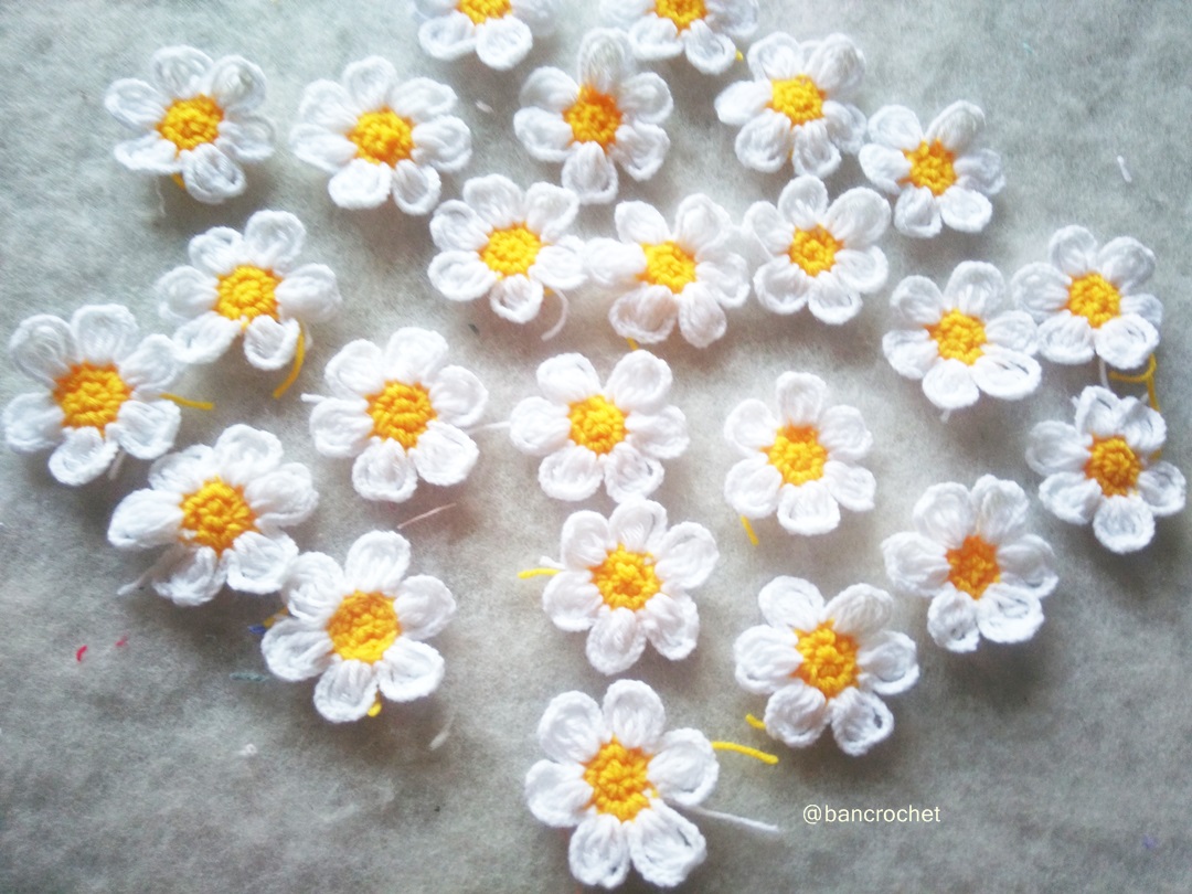 ดอกไม้ถักโครเชต์ crochet flowers สีขาว 2 นิ้ว