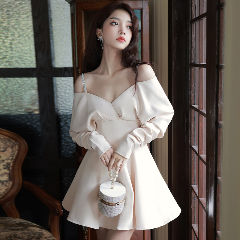 ชุดราตรี ชุดราตรีสวยหรู แบบ ทันสมัย Evening dress