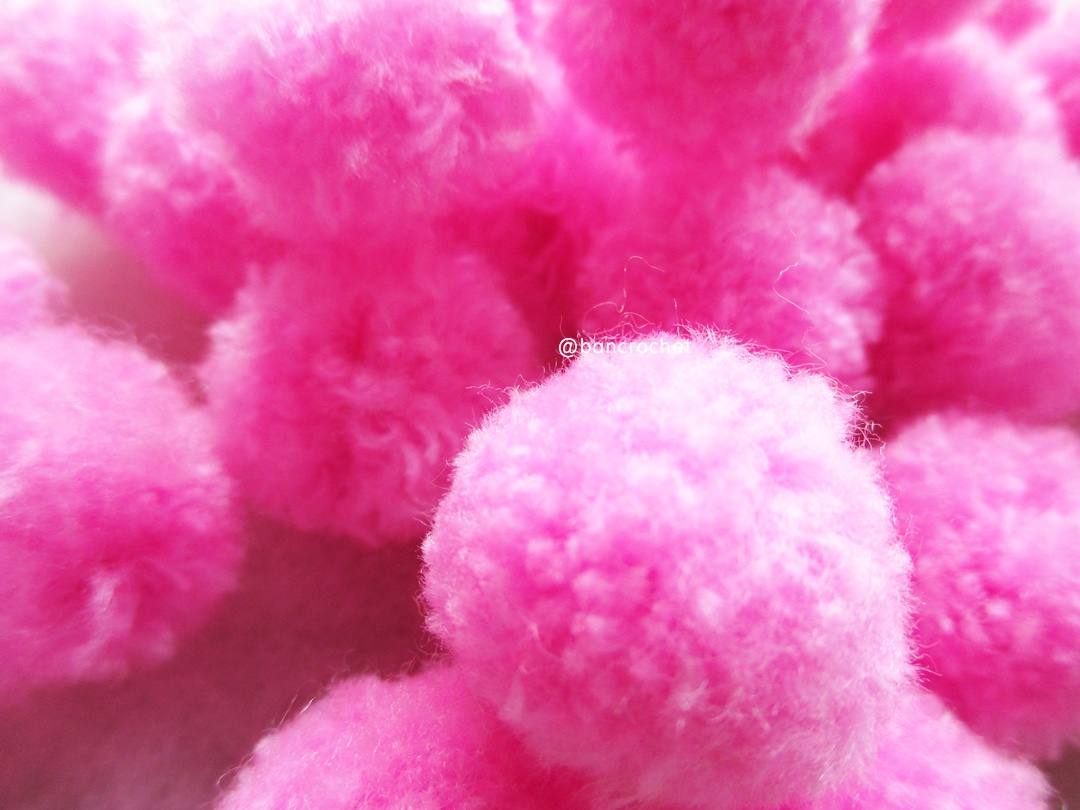 ปอมปอมไหมพรม ขนาด 2.5-3 ซม pom poms crochet ชมพูเข้ม 2.5-3 ซม.