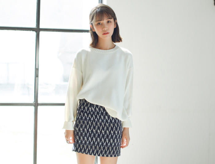 Sweater เสื้อสเวทเตอร์แขนยาว สีขาว ทรงสวย จะใส่เดี่ยวไหรือใส่โค้ทคลุมก็เริ่ด