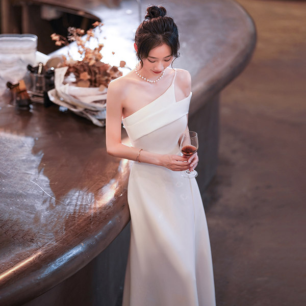 ชุดราตรี ชุดราตรีสวยหรู แบบ ทันสมัย Evening dress