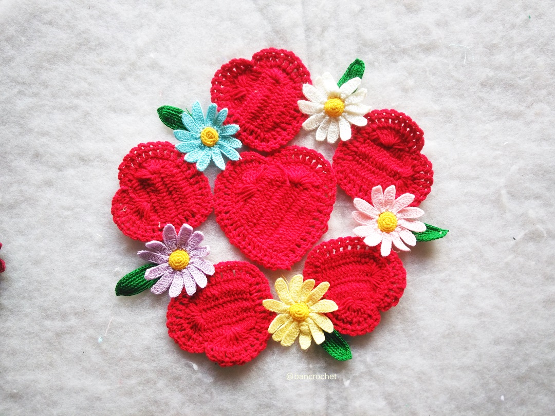 ผ้าปูโตีะถักโครเชต์ Crochet table runner สีแดง 13*13 นิ้ว