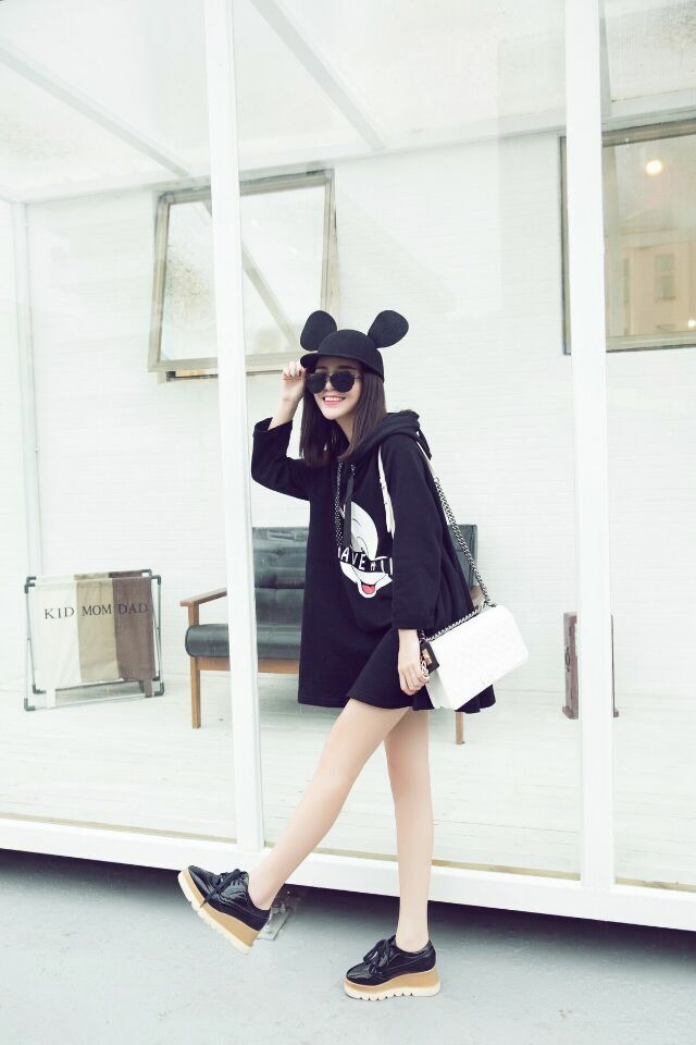 เสื้อแขนยาว สกรีนลายมิกกี้เมาส์ น่ารัก ผ้า cotton ไม่หนา ใส่เป็นเสื้อตัวยาวได้ค่ะ black