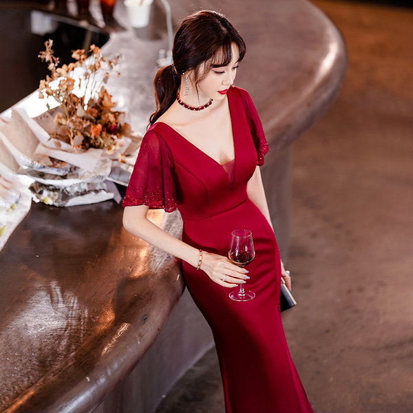 ชุดราตรี ชุดราตรีสวยหรู แบบ ทันสมัย Evening dress