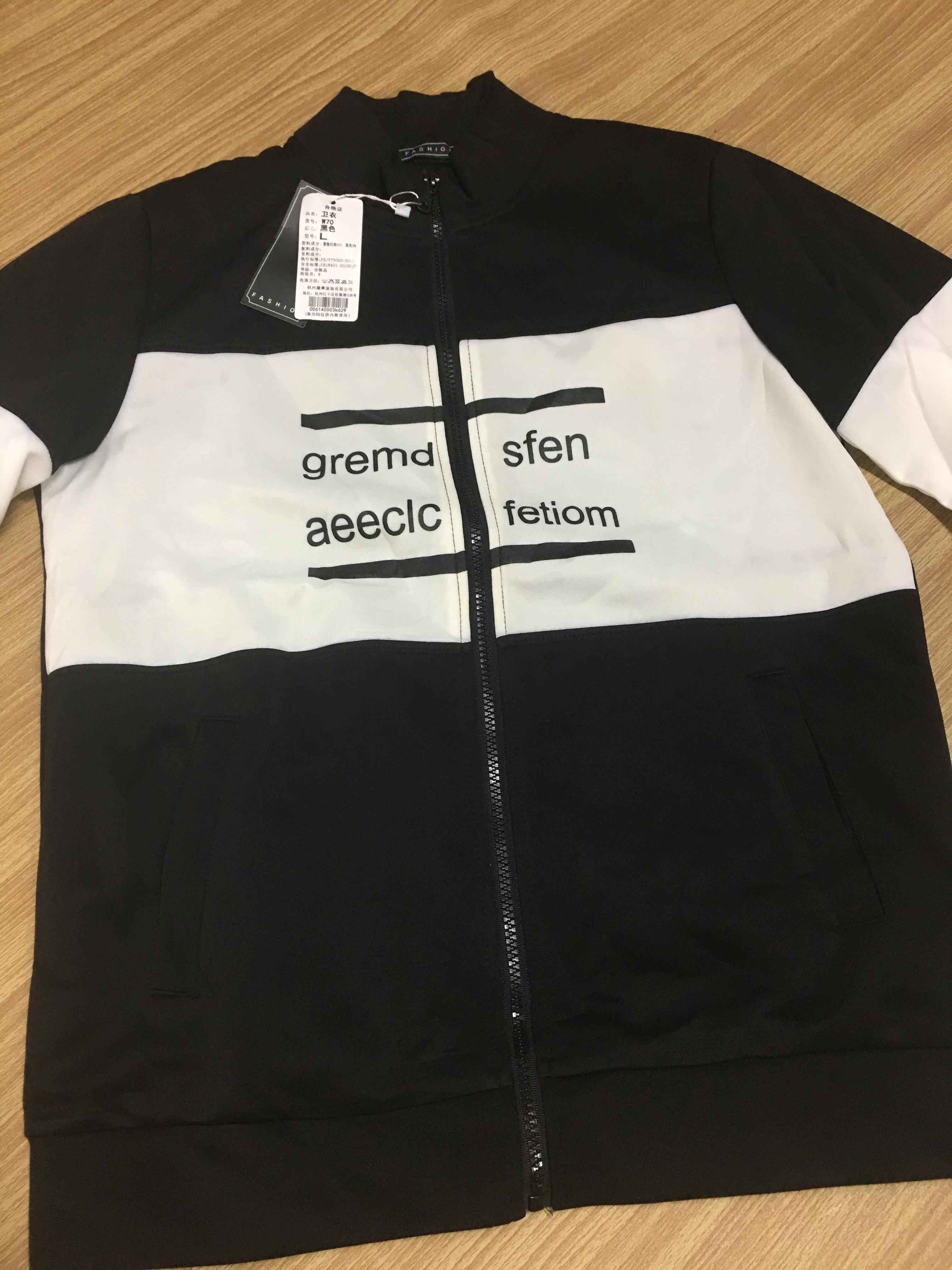 เสื้อคลุมผู้ชาย สไตล์เกาหลี สีดำ+ขาวหม่นเกือบเทา ทรงสวย ผ้าวอร์ม same pic L