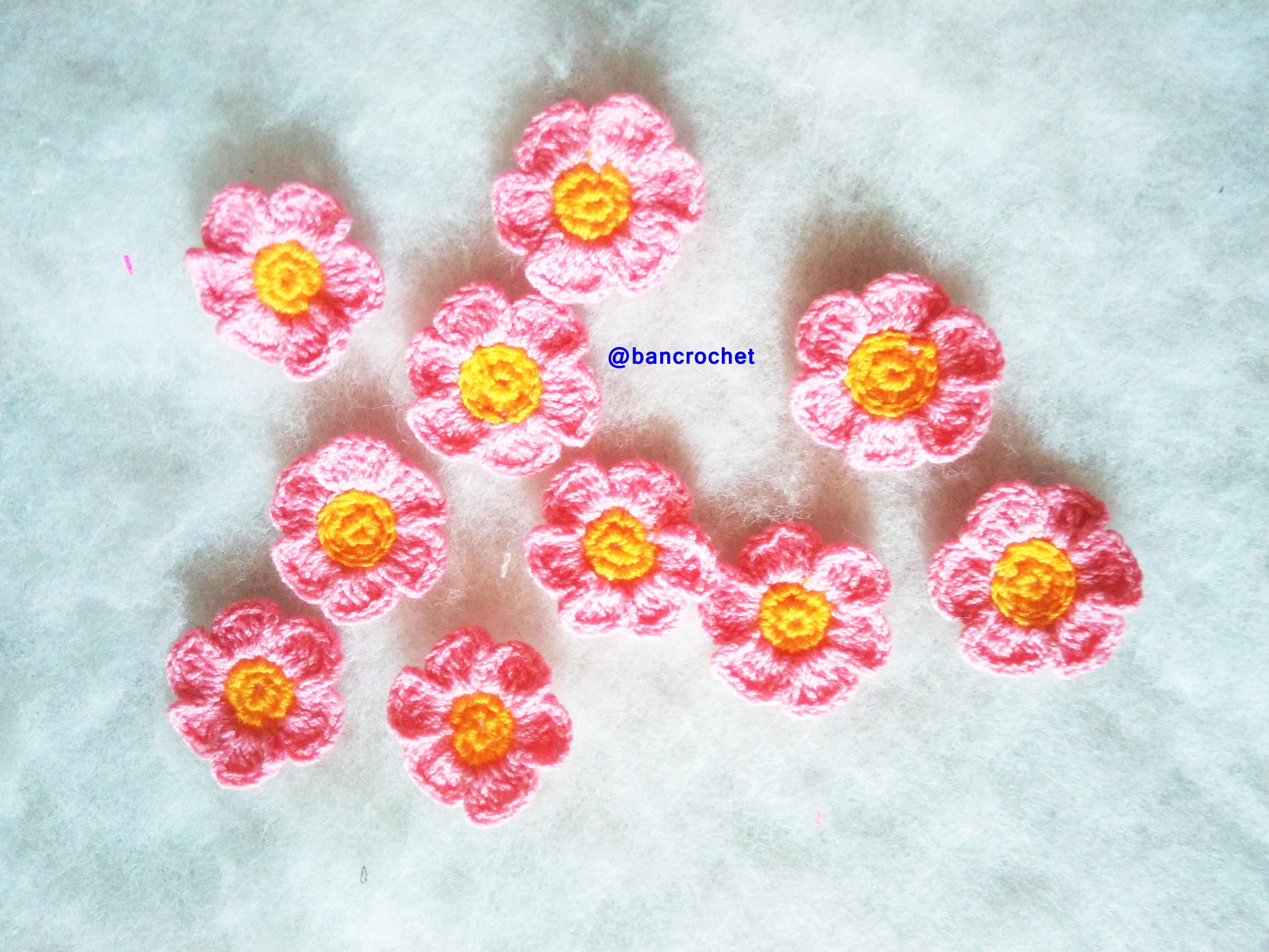 Bancrochet ดอกไม้ถักโครเชต์ crochet flowers ชมพูอมส้ม 3 cm