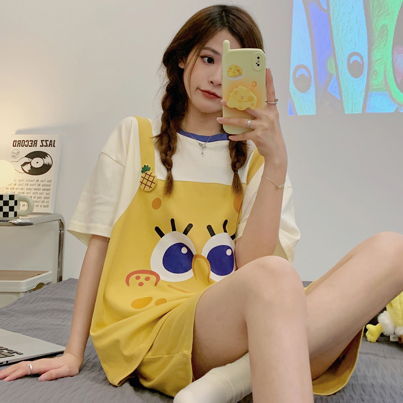 ชุดนอนผู้หญิง