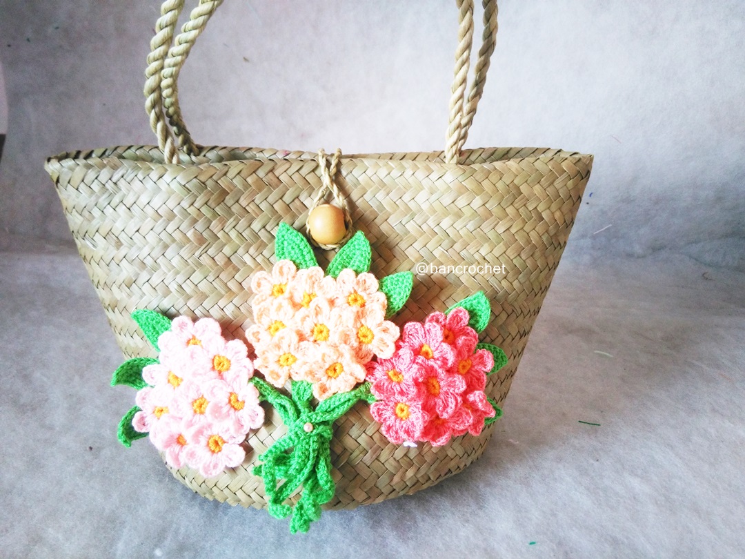 Bancrochet กระเป๋าสานกระจูดประดับดอกไม้ grajood basket weave bags คละสี 7*10*7*12 นิ้ว