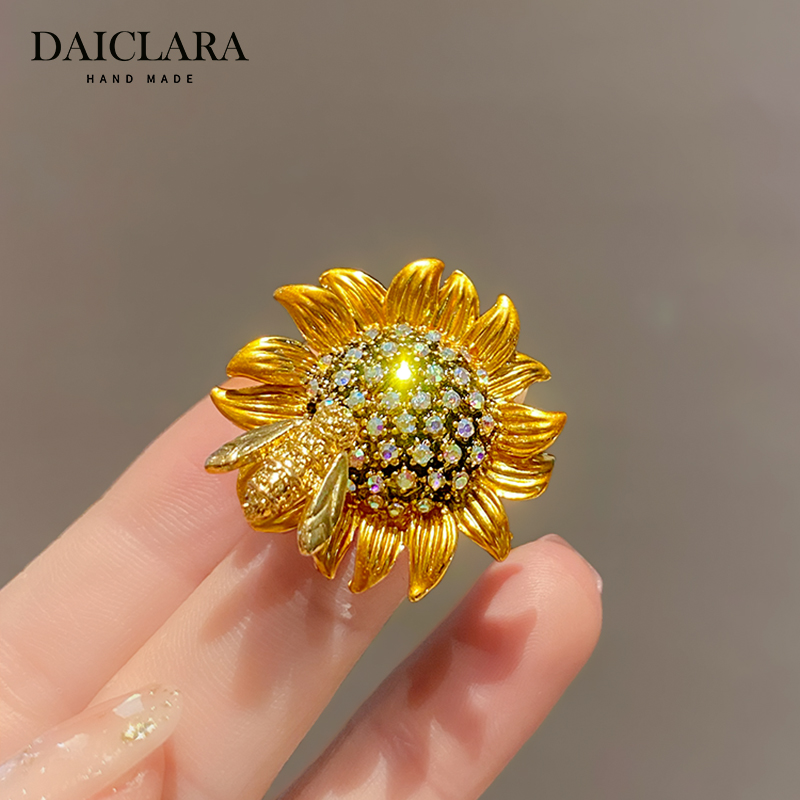 เข็มกลัด เข็มกลัดสวยๆ เข็มกลัดติดเสื้อ Brooch