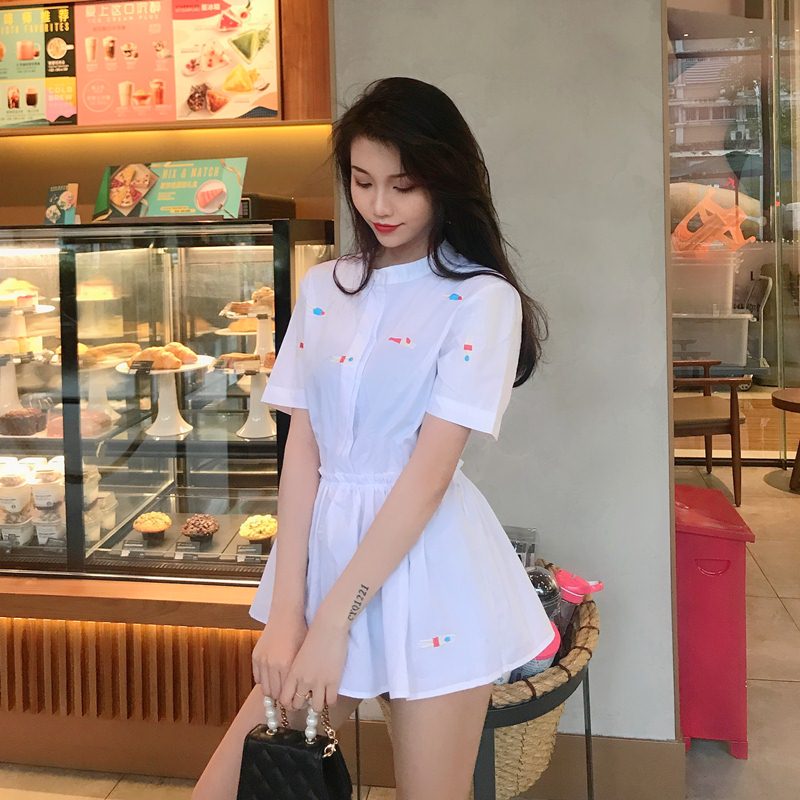 Blouse3782 เสื้อเชิ้ตคอจีนตัวยาวสีขาว เอวสม็อค ผ้าคอตตอนเนื้อดีปักลายน่ารัก ดีไซน์เก๋ๆ แมทช์กับอะไรก็เข้า