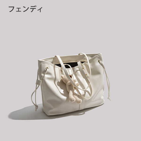กระเป๋าสะพายข้างผู้หญิง กระเป๋าสะพายสไตล์เกาหลี By Japanese フェンディ authentic bag