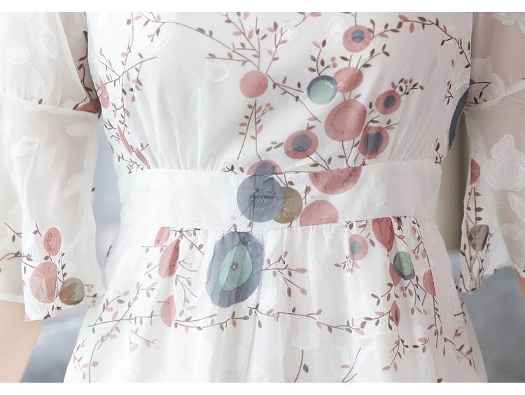 Dress4396 เดรสยาวลายดอกไม้พื้นสีขาว แขนสามส่วนระบาย ซิปข้างใส่ง่าย มีซับในอย่างดีทั้งชุด ทรงคอวีใส่แล้วดูเพรียว