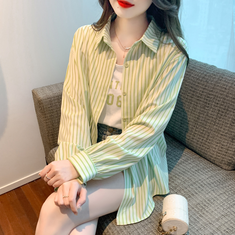 เสื้อเชิ้ตผู้หญิงใส่ทํางาน 390 บาทต่อชิ้น ฟรีค่าจัดส่ง