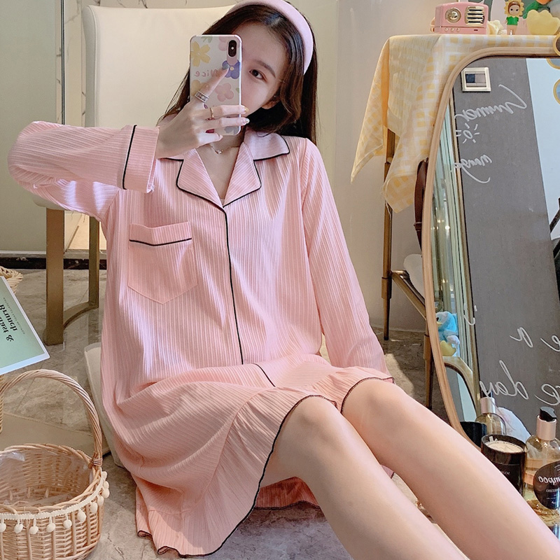 ชุดนอนผู้หญิง