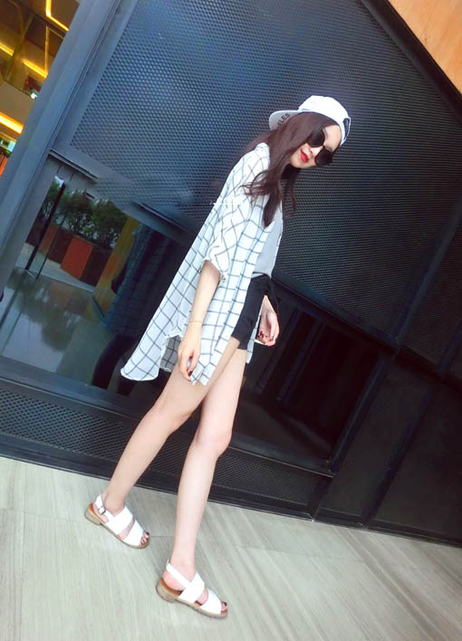 เสื้อแฟชั่น ชีฟอง ลายตาราง สีขาวลายดำ เหมาะกับวันสบายๆ ชิลๆ ขาว