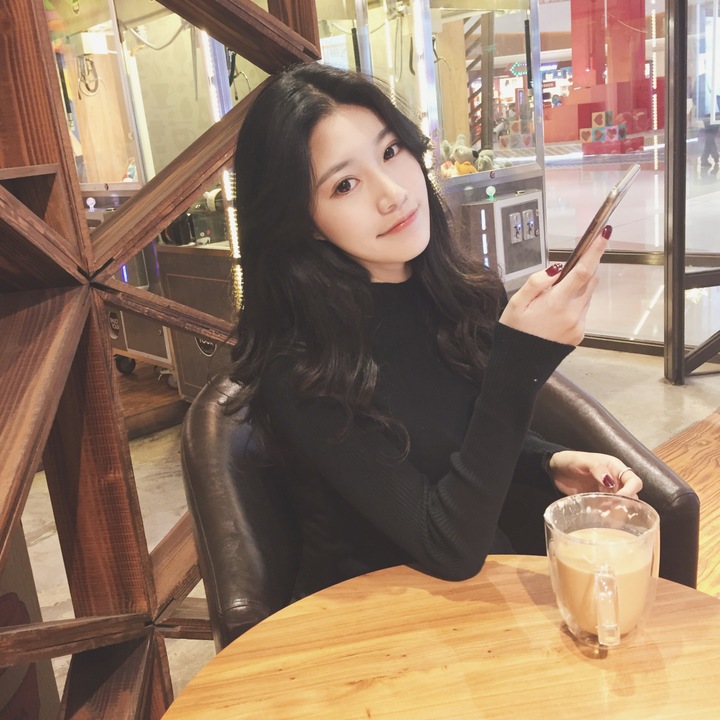 สีดำ : เสื้อสเวตเตอร์ ไหมพรมคอตั้ง ลายทางในตัว ผ้ายืดได้เยอะ