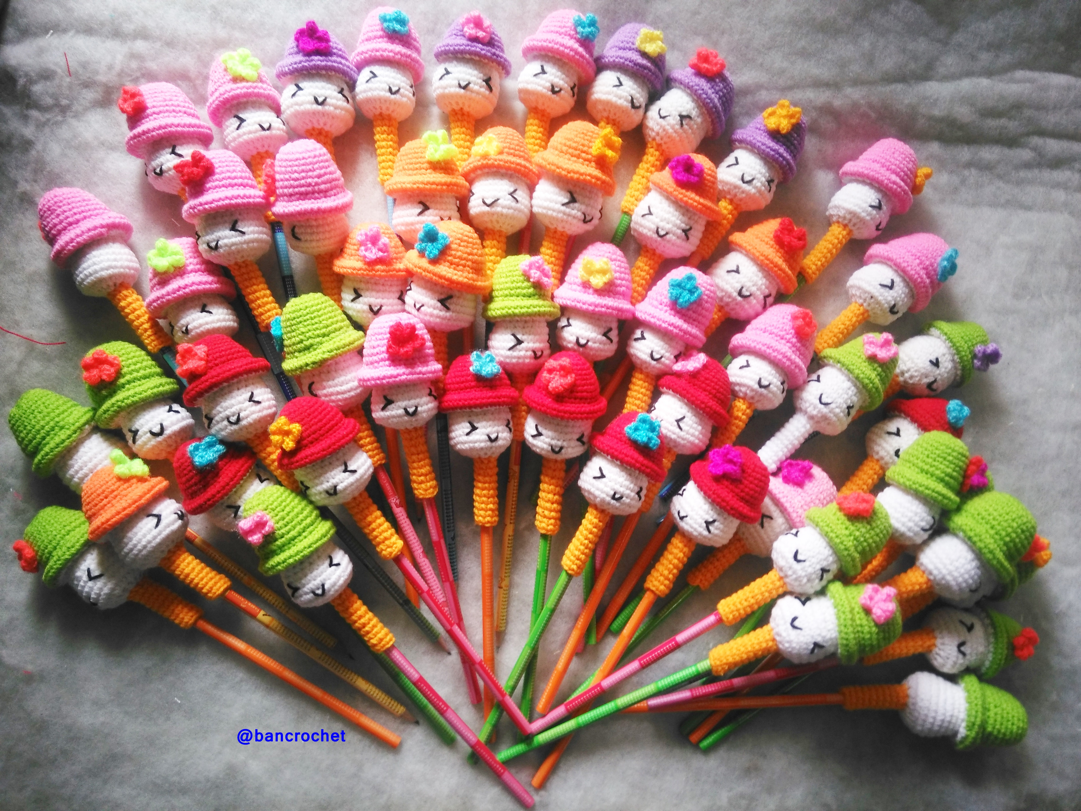Bancrochet ที่ครอบหัวดินสอ เห็ดถัก crochet mushroom pencil cover (เฉพาะราคาส่ง สั่งขั้นต่ำ 12 ชิ้น only wholesale) หลากสี 8 นิ้ว