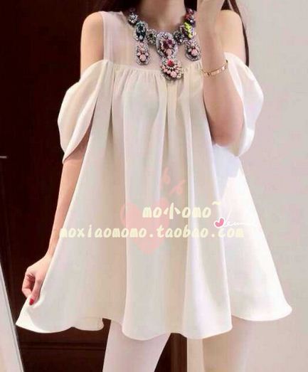 พร้อมส่ง - เสื้อแฟชั่น ชีฟองเก๋ๆ สีขาว โชว์ไหล่น่ารัก ขาว
