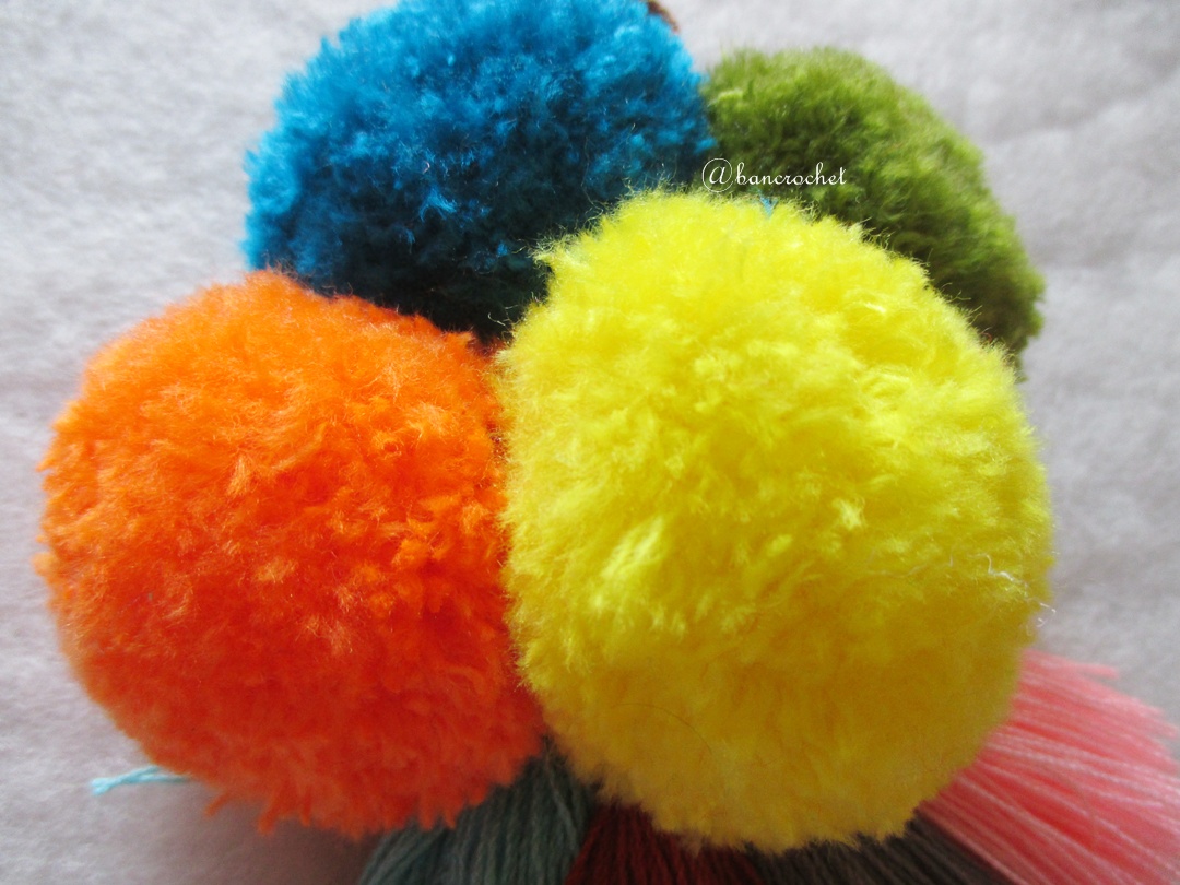 พู่+ปอมปอมแขวนกระเป๋าถักโครเชต์ pompom