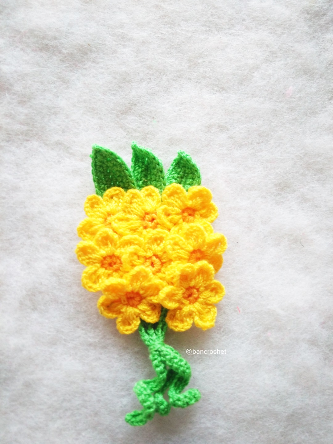 Bancrochet ช่อดอกไม้จิ๋วถักโครเชต์ Mini flower bouquet crochet สีเหลืองมัตตาร์ต 5 นิ้ว