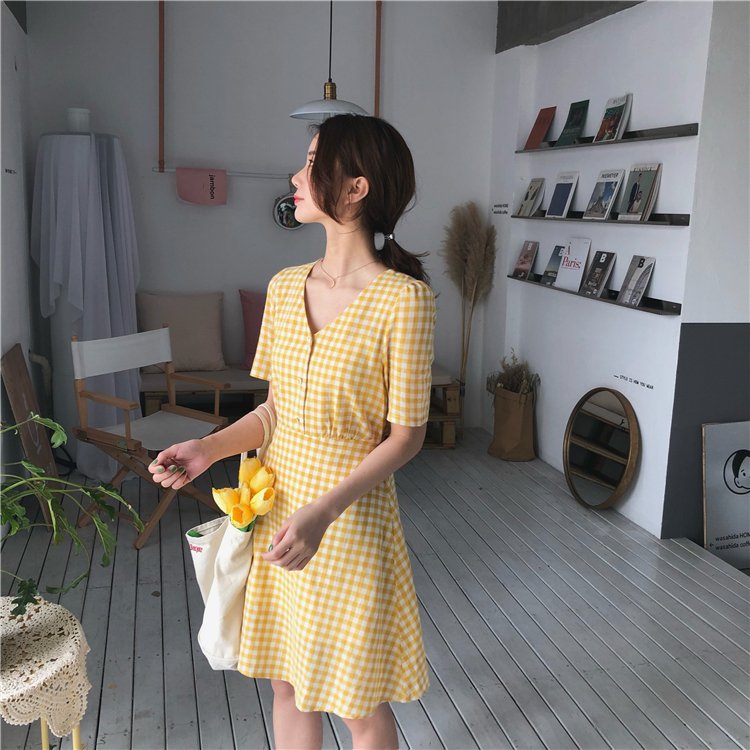 Dress4549 เดรสลายสก็อตคอวีกระดุมหน้าแกะได้ ซิปหลังใส่ง่าย มีผ้าผูกเอว ผ้าคอตตอนลินินเนื้อดีใส่สบาย งานดีทรงดี ทรงนี้น่ารักใส่ได้เรื่อยๆ ใส่ทำงาน/ใส่เที่ยว ชุดเดียวจบ มี 2 สี เหลือง, แดง