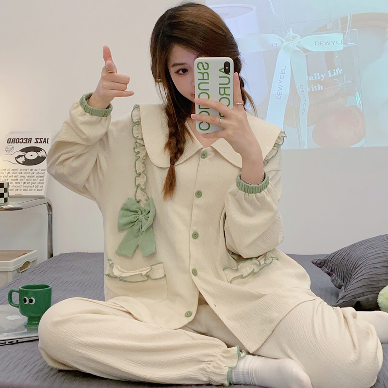 ชุดนอนผู้หญิง