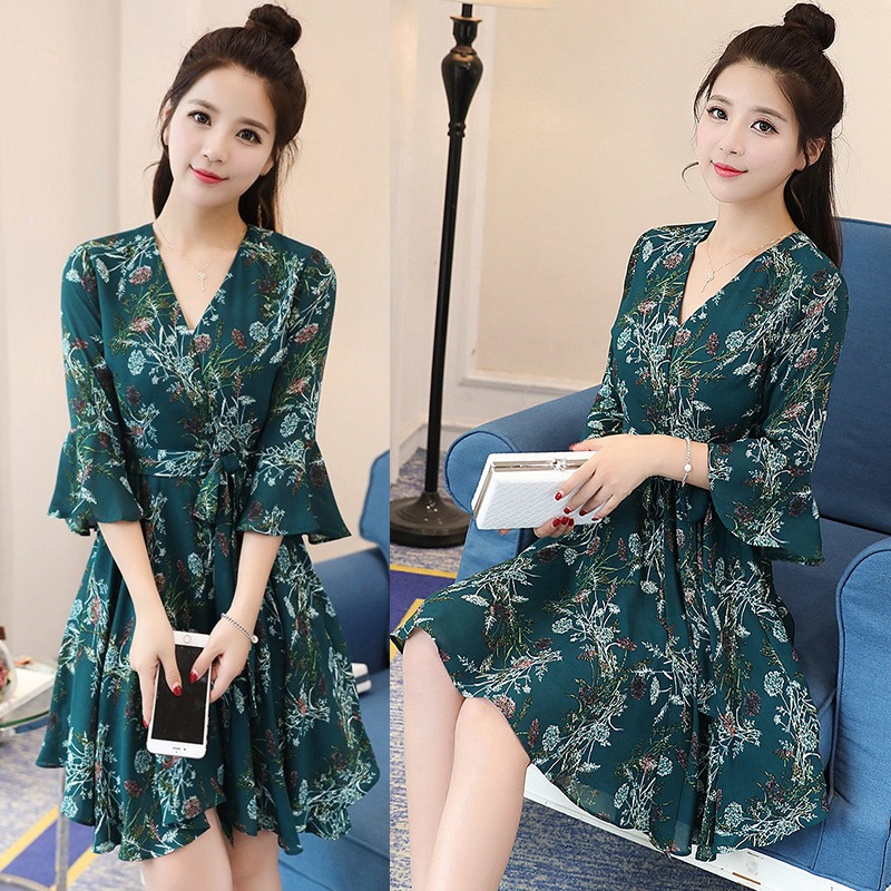 Dress4461 เดรสลายดอกไม้สีเขียวเข้ม คอวีป้าย แขนสามส่วนระบาย ซิปหลังใส่ง่าย มีซับในอย่างดีทั้งชุด มีผ้าผูกเอว ผ้าชีฟองเกรดพรีเมียมเนื้อดีหนามีน้ำหนักทิ้งตัว งานดีทรงดีสีสวย เรียบหรูดูแพง ใส่เที่ยว/ใส่ทำงานได้