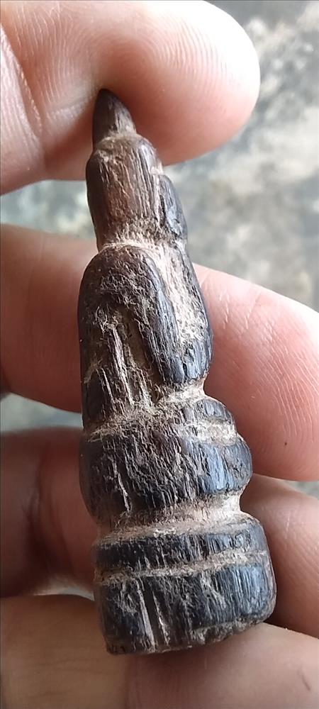 พระปิดตาไม้แกะหลวงพ่อขริก วัดสาวชะโงก