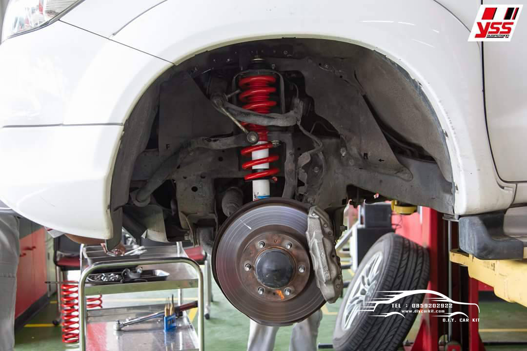 โช้คอัพรถยนต์ สปริง YSS รุ่น DTG Plus รถ Toyota FORTUNER ปี 05-14 โหลดเตี้ย