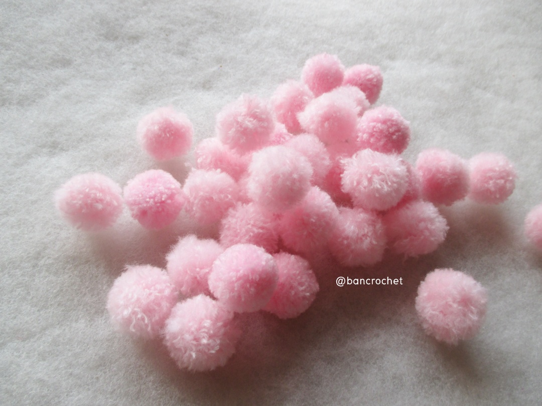 ปอมปอมไหมพรม ขนาด 2.5-3 ซม pom poms crochet ชมพูอ่อน 2.5-3 ซม.
