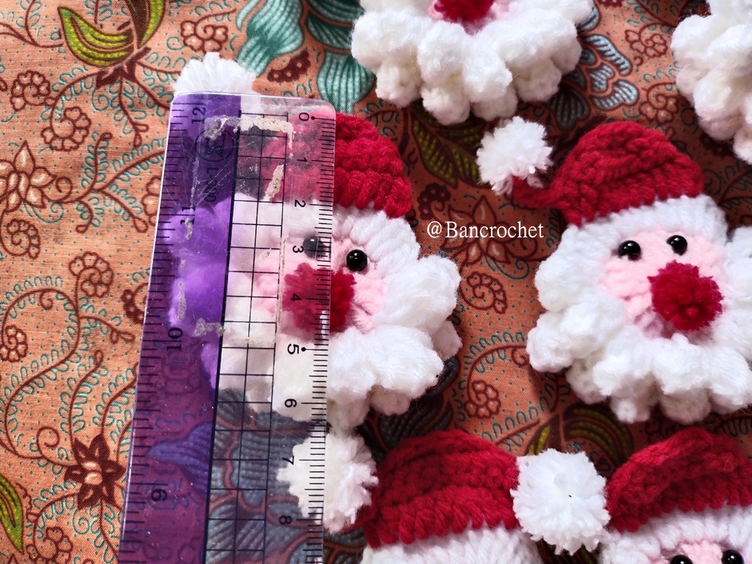 Bancrochet ซานตาครอสถักโครเชต์ Crochet Santa Claus แดง 5*6 cm