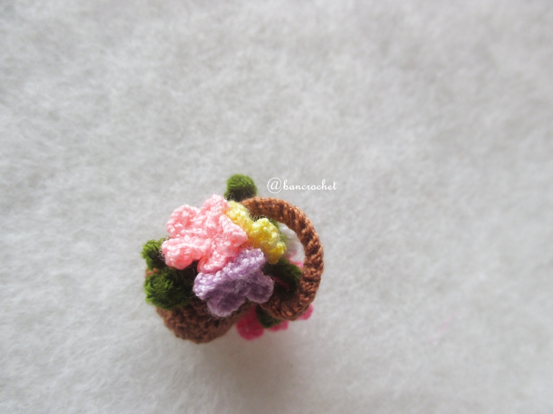 ช่อดอกไม้ใส่ตะกร้าจิ๋ว mini flowers crochet