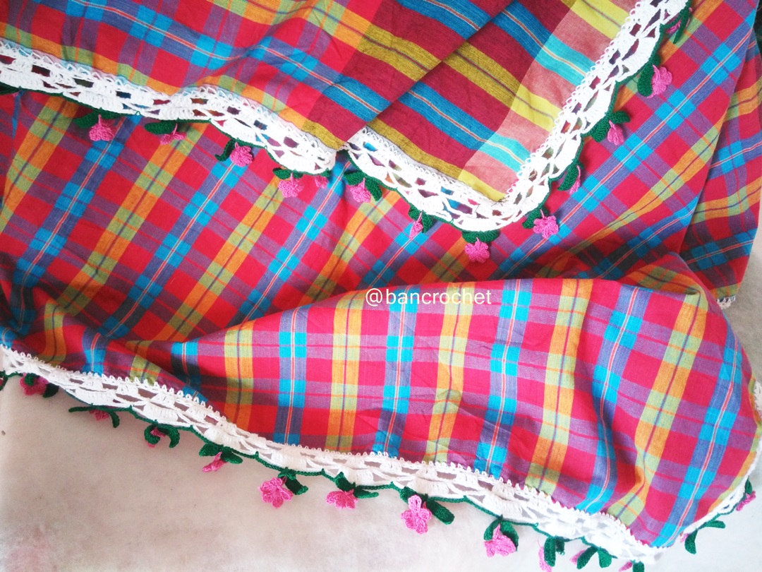 ผ้าปูโตีะถักโครเชต์ Crochet table runner หลากสี 150*150 CM