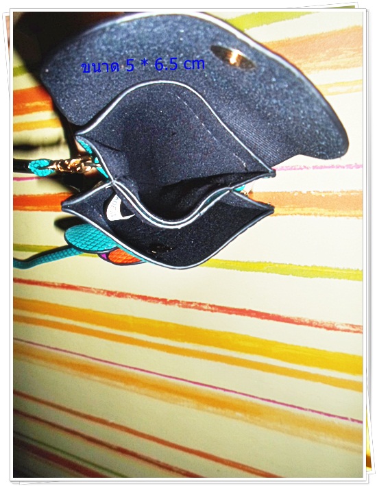 กระเป๋าใส่โทรศัพท์ มือถือ เศษสตางค์ สีน้ำเงิน หนัง pu กันน้ำ ติดดอกไม้ด้านหน้า มีช่องใส่ 2 ช่อง หมดปัญหาเรื่องการลืมโทรศัพท์ te007
