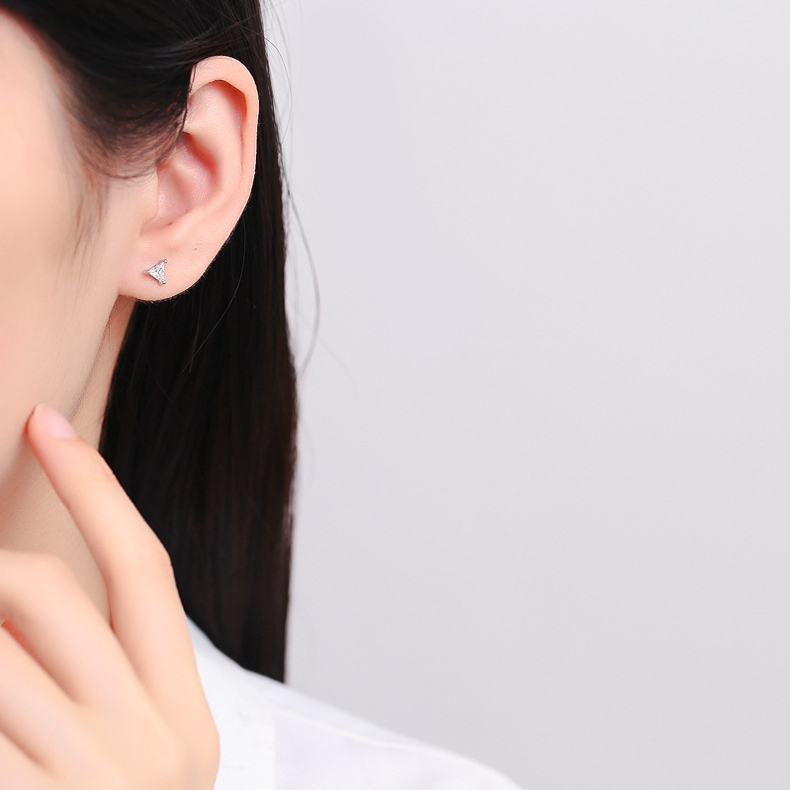 ต่างหูเงินแท้ S925 รุ่น Numb ต่างหูก้านเสียบ เพชรCZ 3เหลี่ยม สีขาวใส สีดำ เงินแท้ทั้งชิ้น Silver925