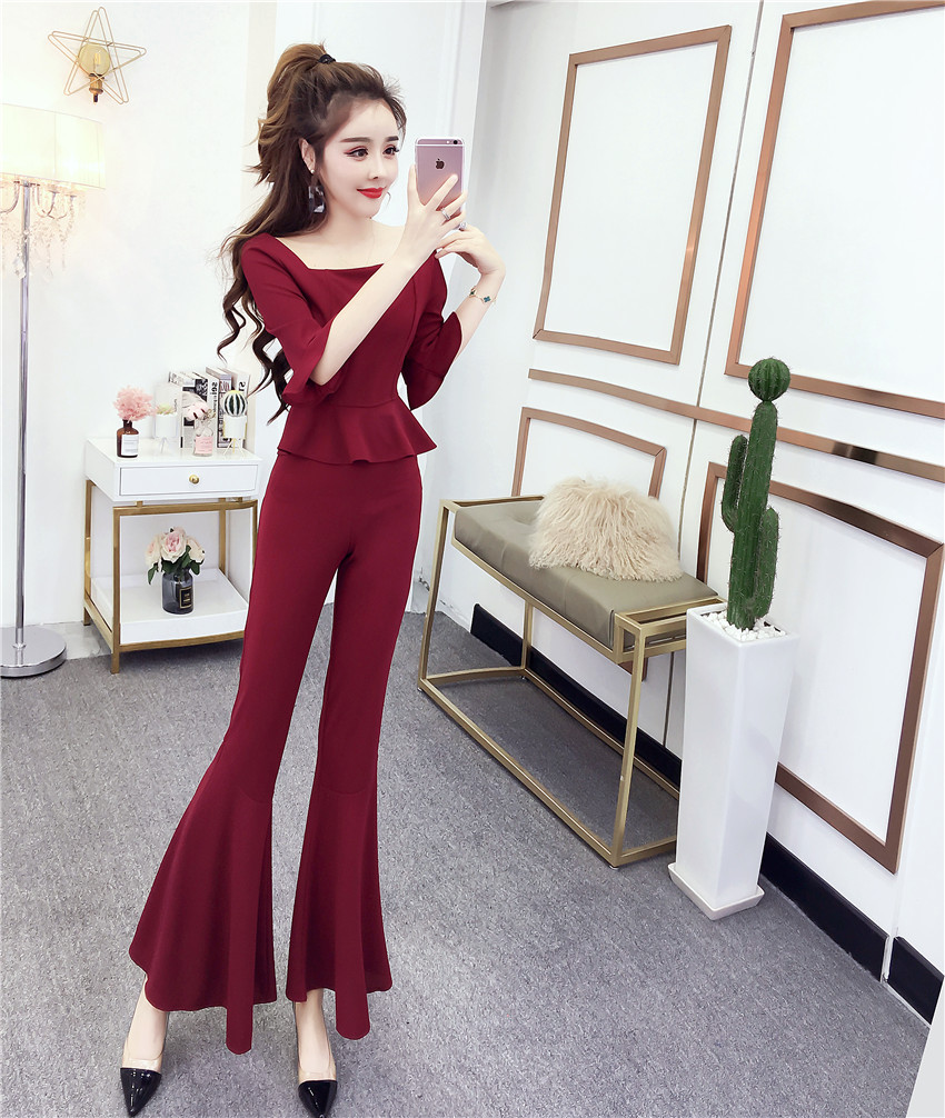 Set_bt1733 ชุดเซ็ท(เสื้อ+กางเกง) เสื้อคอเหลี่ยมชายระบายแขนสามส่วนซิปหลังใส่ง่าย กางเกงขายาวชายบาน เอวสม็อคยางยืดหลัง ผ้าโพลีเนื้อดีหนามีน้ำหนักยืดหยุ่นได้ งานดีทรงดีเรียบหรู ใส่แล้วดูสวยแพง มี 2 สี ดำ, ไวน์แดง