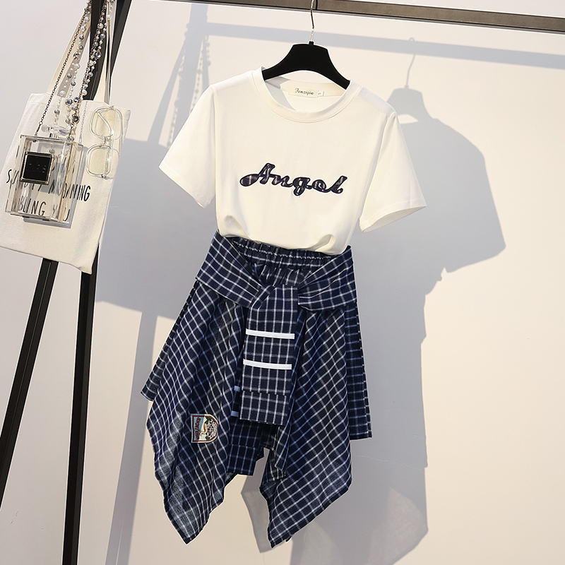 Set_bs1768 ชุดเซ็ท 2 ชิ้น(เสื้อ+กระโปรง) เสื้อยืดสีขาวเนื้อนุ่มปักลายตัวอักษร + กระโปรงลายสก็อตโทนสีน้ำเงินทรงเท่ๆ ปักอาร์ม งานเข้าเซ็ทดูมีดีเทลใส่แล้วน่ารักสุด แยกใส่กับตัวอื่นก็เก๋ไปอีกจ้า