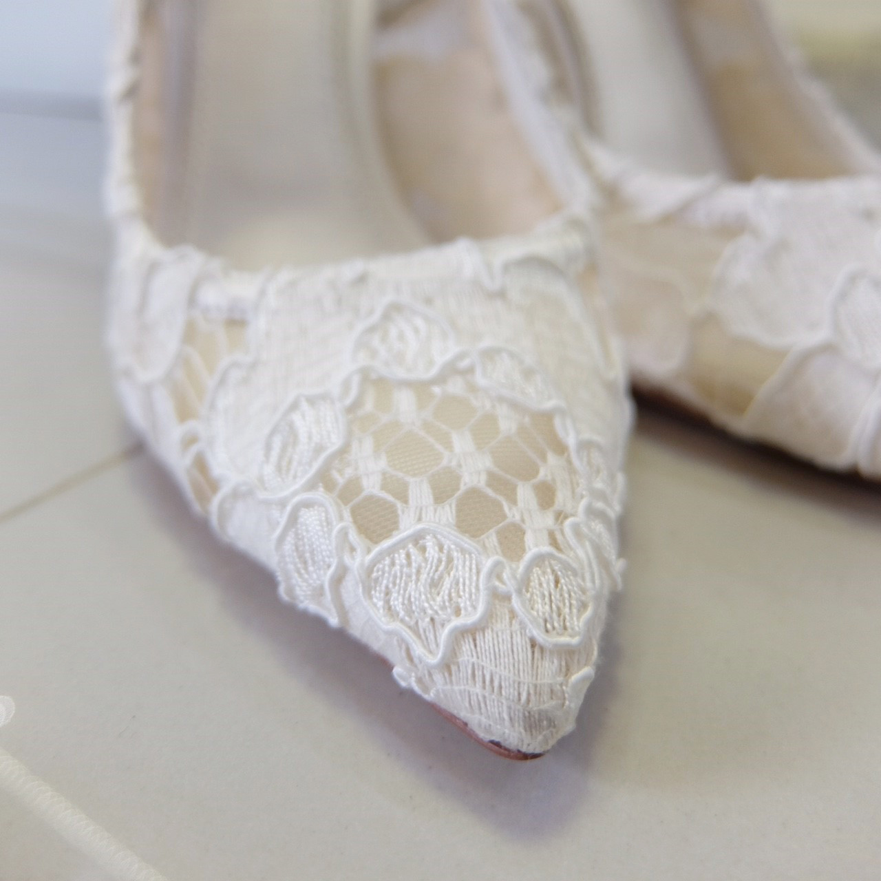 DOLCE & GABBANA White Bellucci Lace Slingback Pump Size 39