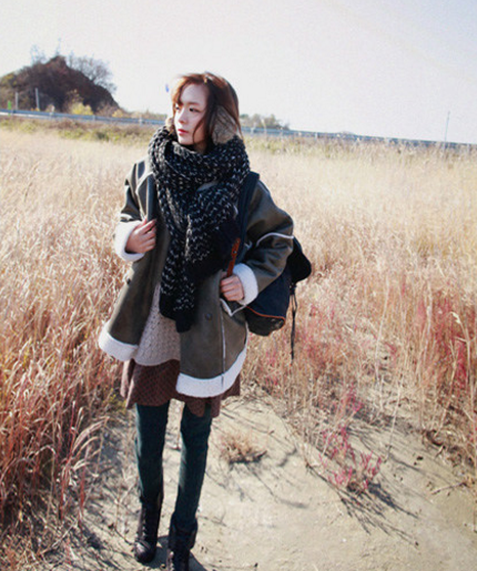 ผ้าพันคอกันหนาว ไหมพรม เกาหลี สีดำแซมขาว น่ารักคุณหนู พร้อมส่ง same pic