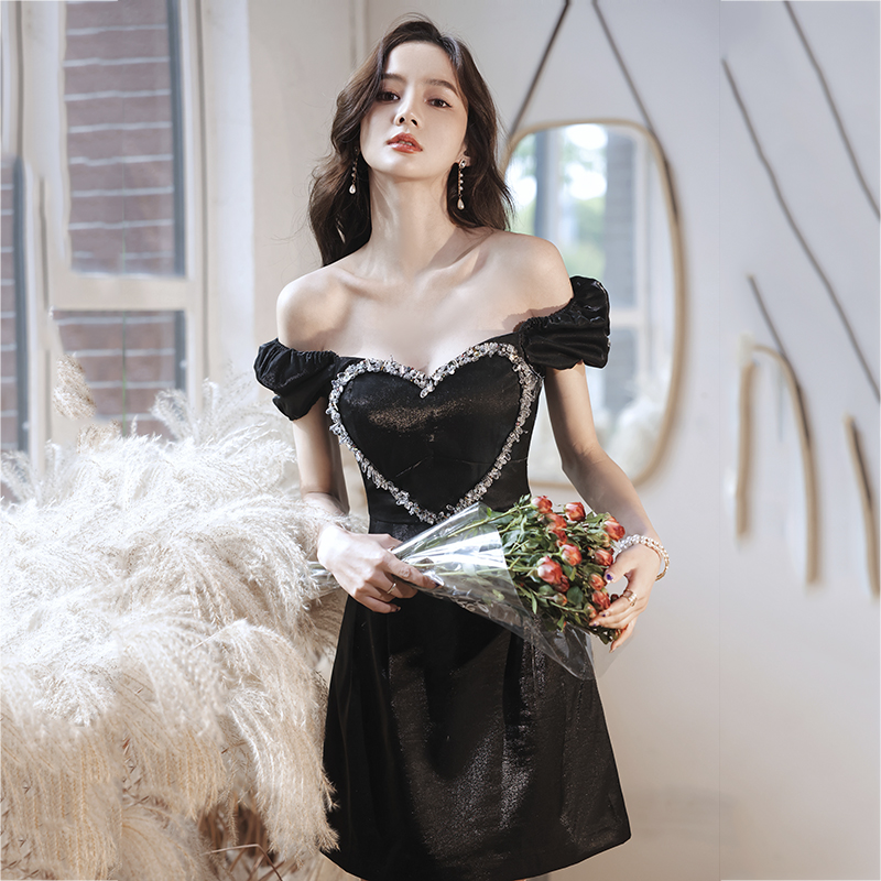 ชุดราตรี ชุดราตรีสวยหรู แบบ ทันสมัย Evening dress