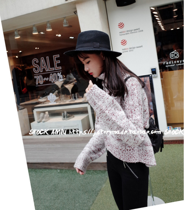 เสื้อไหมพรมเอวลอย คอเต่าพับได้ตามต้องการ ยืดได้เยอะ ทรงเก๋ๆ จะใส่เดี่ยวไหรือใส่โค้ทคลุมก็สวยจ้า