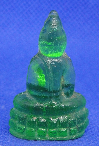 พระแก้วเนื้อเขียวใสๆ พิมพ์ทรงสวยงาม
