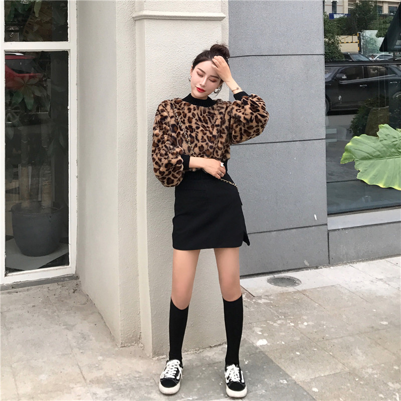 เสื้อแขนยาว ลายเสือดาว สุดเซ็กซี่ ผ้าเนื้อกำมะหยี่นุ่ม จั๊มแขน-เอว พร้อมส่ง ตามภาพเลยจ้า
