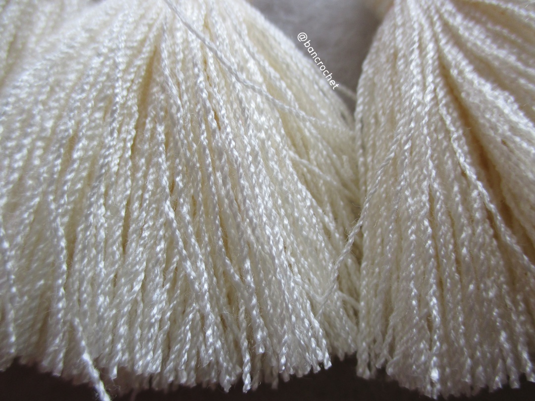 พู่แบบหนาฟู ขนาด 2 นิ้ว 4 ply tassel crochet acrylic yarn 4 ply ขาวครีม 2 นิ้ว