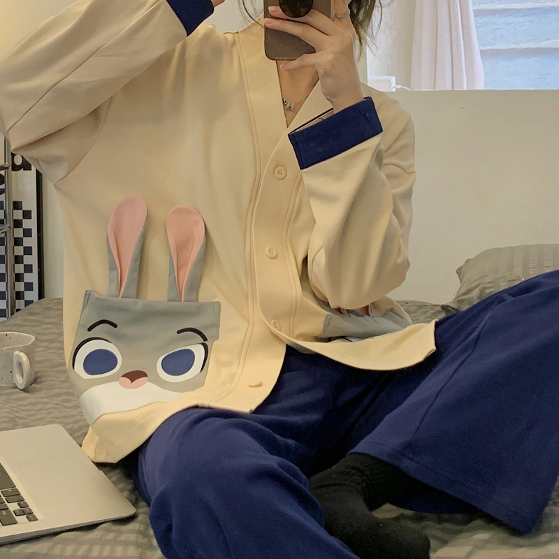 ชุดนอนผู้หญิง